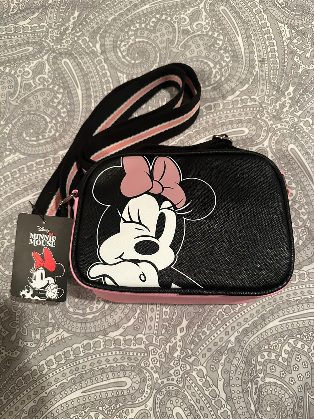 NWT Bioworld Disney Minnie Mouse Blow you a Kiss Black and Pink Crossbody Bag